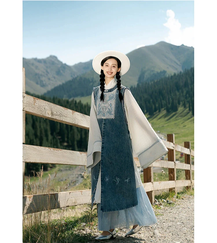 Huan Ying 幻影 Phantom Modernized Ming Dynasty Changshan Top Bijia Vest & Mamian Skirt Set - Image 11