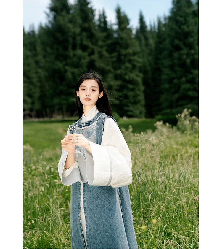 Huan Ying 幻影 Phantom Modernized Ming Dynasty Changshan Top Bijia Vest & Mamian Skirt Set - Image 12