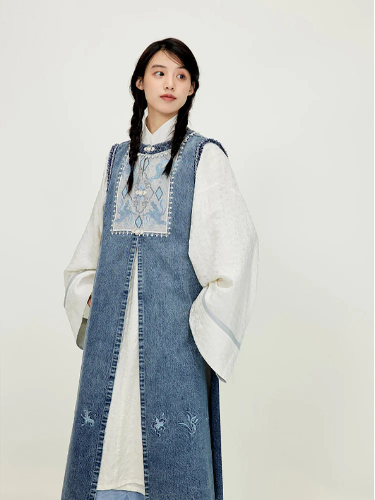 Huan Ying 幻影 Phantom Modernized Ming Dynasty Changshan Top Bijia Vest & Mamian Skirt Set - Image 14