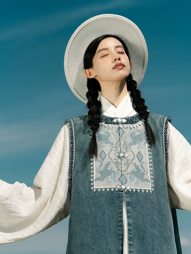 Huan Ying 幻影 Phantom Modernized Ming Dynasty Changshan Top Bijia Vest & Mamian Skirt Set - Image 3