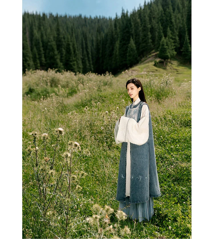 Huan Ying 幻影 Phantom Modernized Ming Dynasty Changshan Top Bijia Vest & Mamian Skirt Set - Image 8