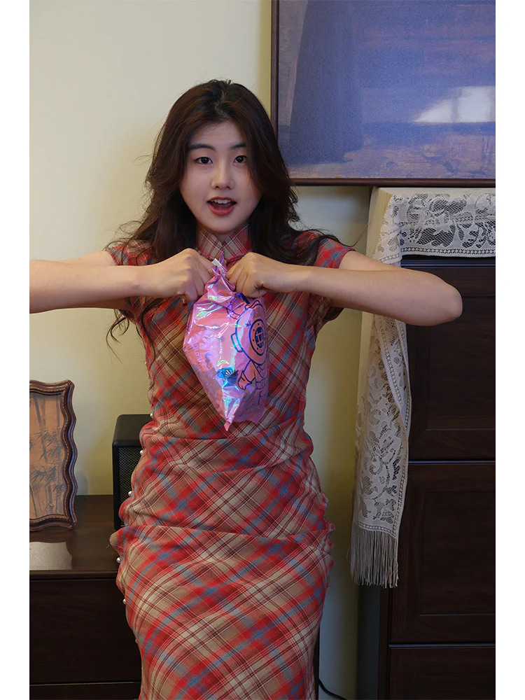 Huan Youji 环游记 Traveller Republic of China Plaid Pure Cotton Short Sleeve Qipao - Image 5