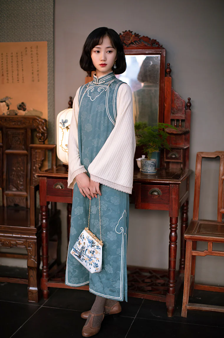 Hui Yin 徽因 1920s Restoration Faux Two-Piece Padded Winter Knit Long Sleeve Qipao - Image 3