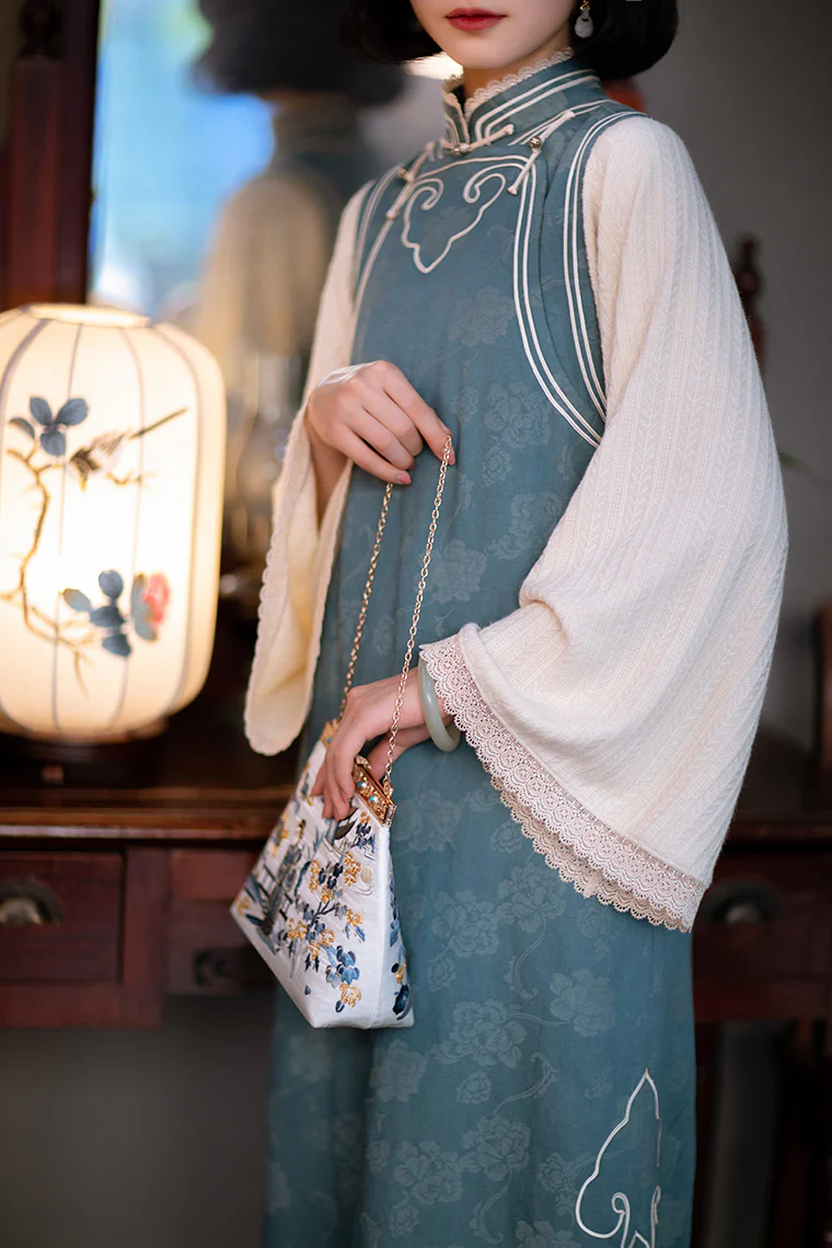 Hui Yin 徽因 1920s Restoration Faux Two-Piece Padded Winter Knit Long Sleeve Qipao - Image 4