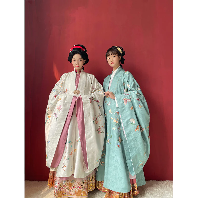Bai Die 百蝶 Hundred Butterflies Late Ming Dynasty Embroidered Pifeng Jacket - Image 4