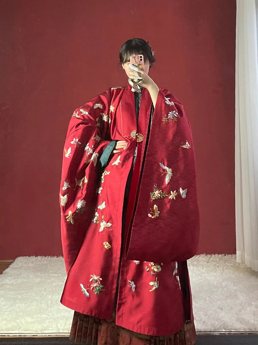 Bai Die 百蝶 Hundred Butterflies Late Ming Dynasty Embroidered Pifeng Jacket - Image 5