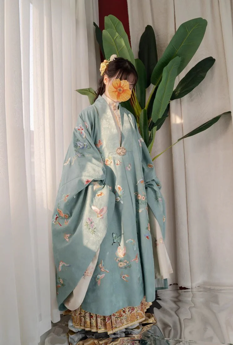 Bai Die 百蝶 Hundred Butterflies Late Ming Dynasty Embroidered Pifeng Jacket - Image 8
