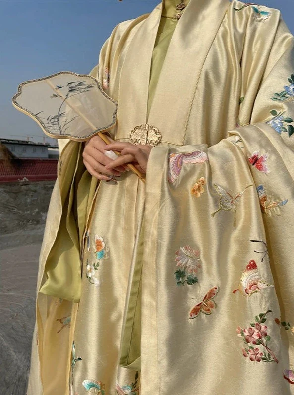Bai Die 百蝶 Hundred Butterflies Late Ming Dynasty Embroidered Pifeng Jacket - Image 9