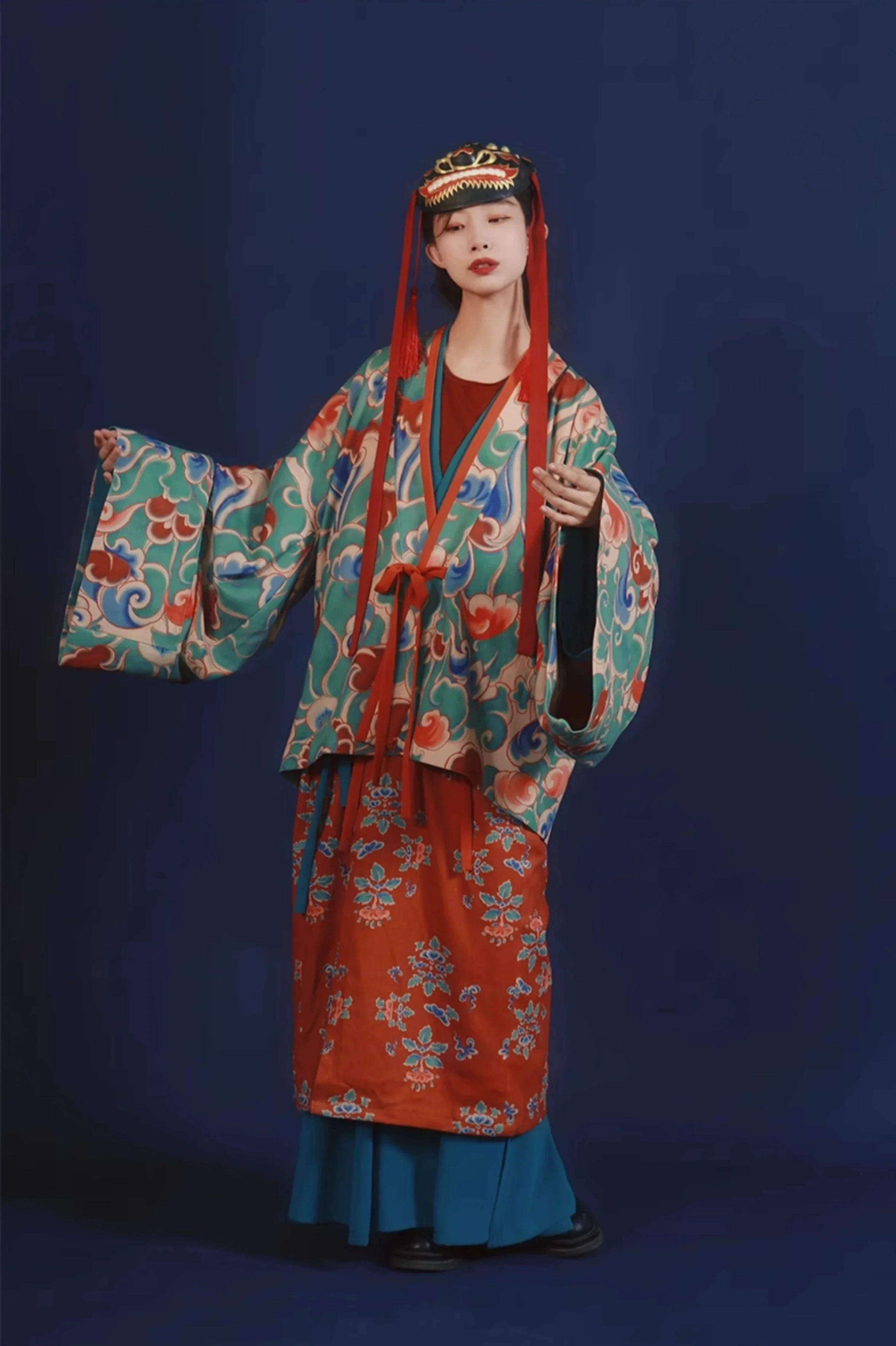 Ji Xiang 吉祥 Auspicious Modernized WeiJin Cotton Danyi Robe & Ruqun Set - Image 3