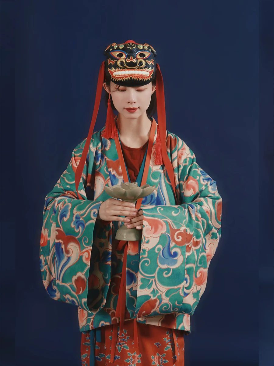 Ji Xiang 吉祥 Auspicious Modernized WeiJin Cotton Danyi Robe & Ruqun Set - Image 4