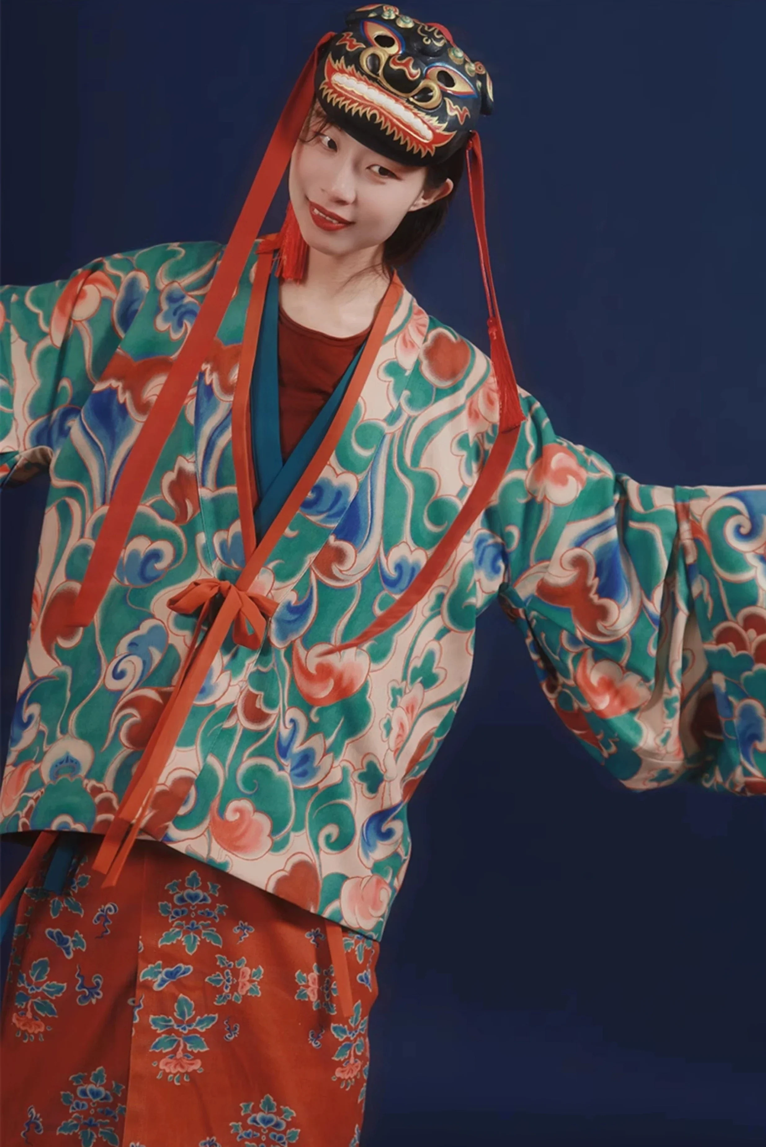 Ji Xiang 吉祥 Auspicious Modernized WeiJin Cotton Danyi Robe & Ruqun Set - Image 5