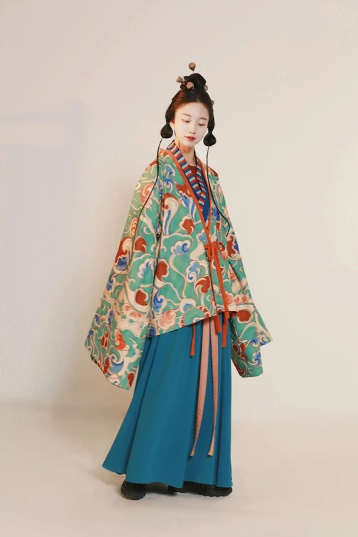 Ji Xiang 吉祥 Auspicious Modernized WeiJin Cotton Danyi Robe & Ruqun Set - Image 7