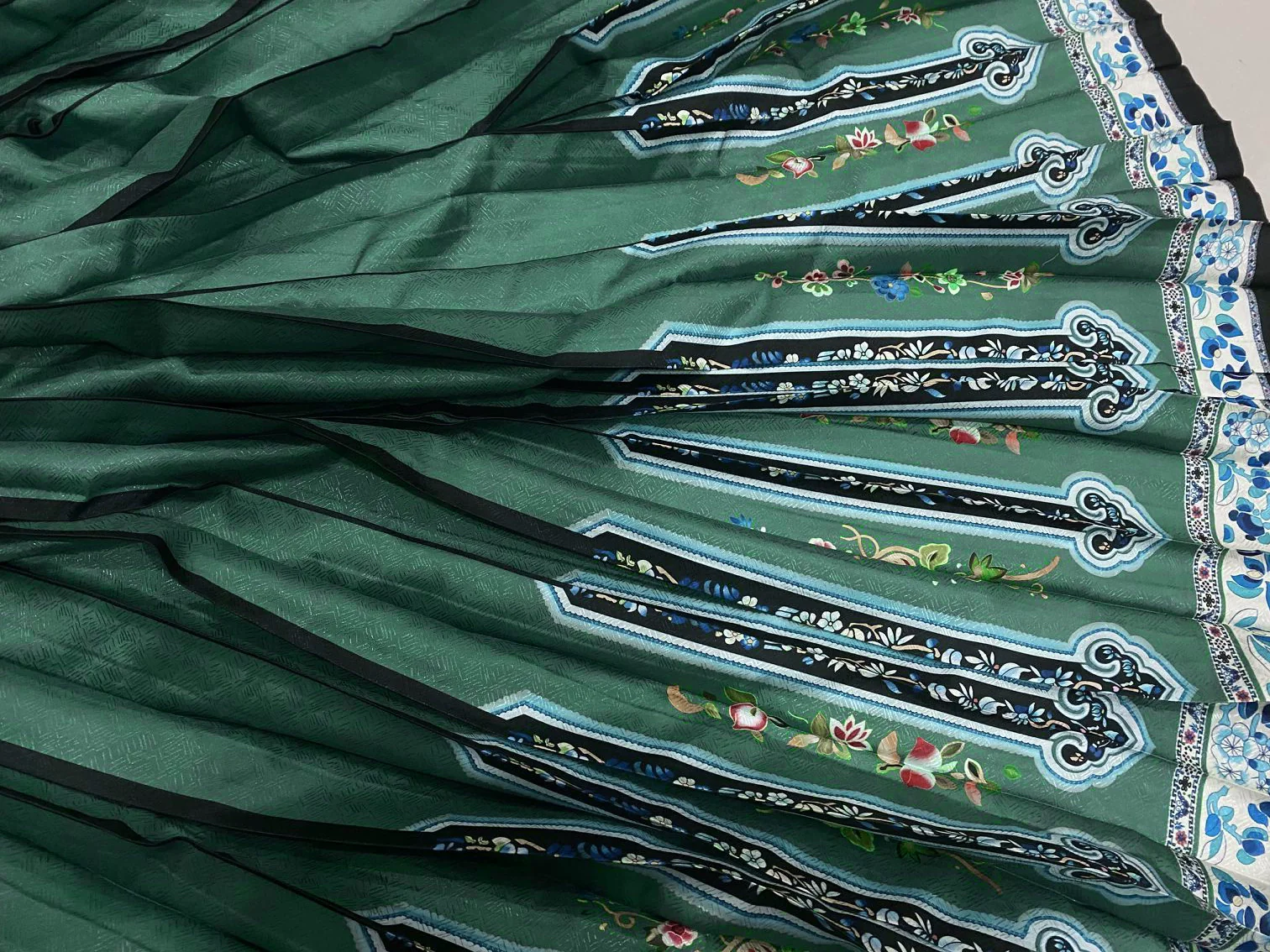 Jian Tou 箭头 Arrowhead Qing Dynasty Han Woman's Baizhequn Hundred Pleat Skirt - Image 8