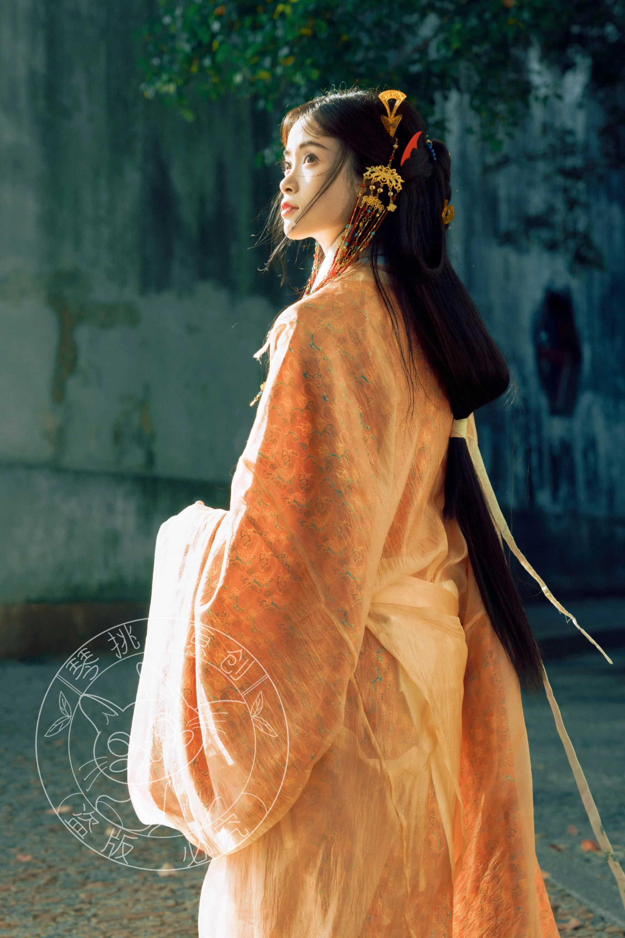 Jiangmen 江门 Han Dynasty Mawang Tomb Restoration Quju Curved Hem Robe Set - Image 5