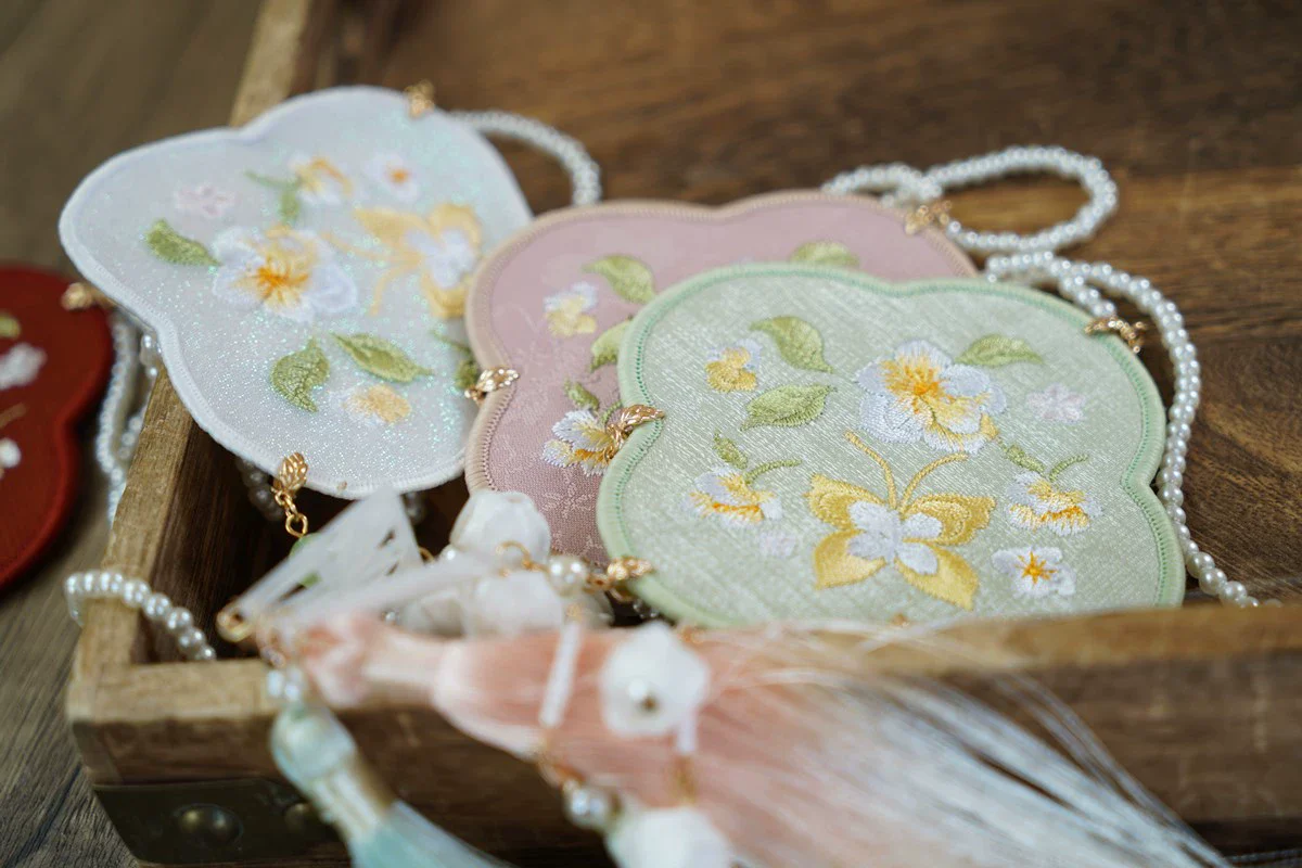 Jiangnan Lü 江南绿 Lily of the Valley Jinbu Skirt Waist Charm - Image 2