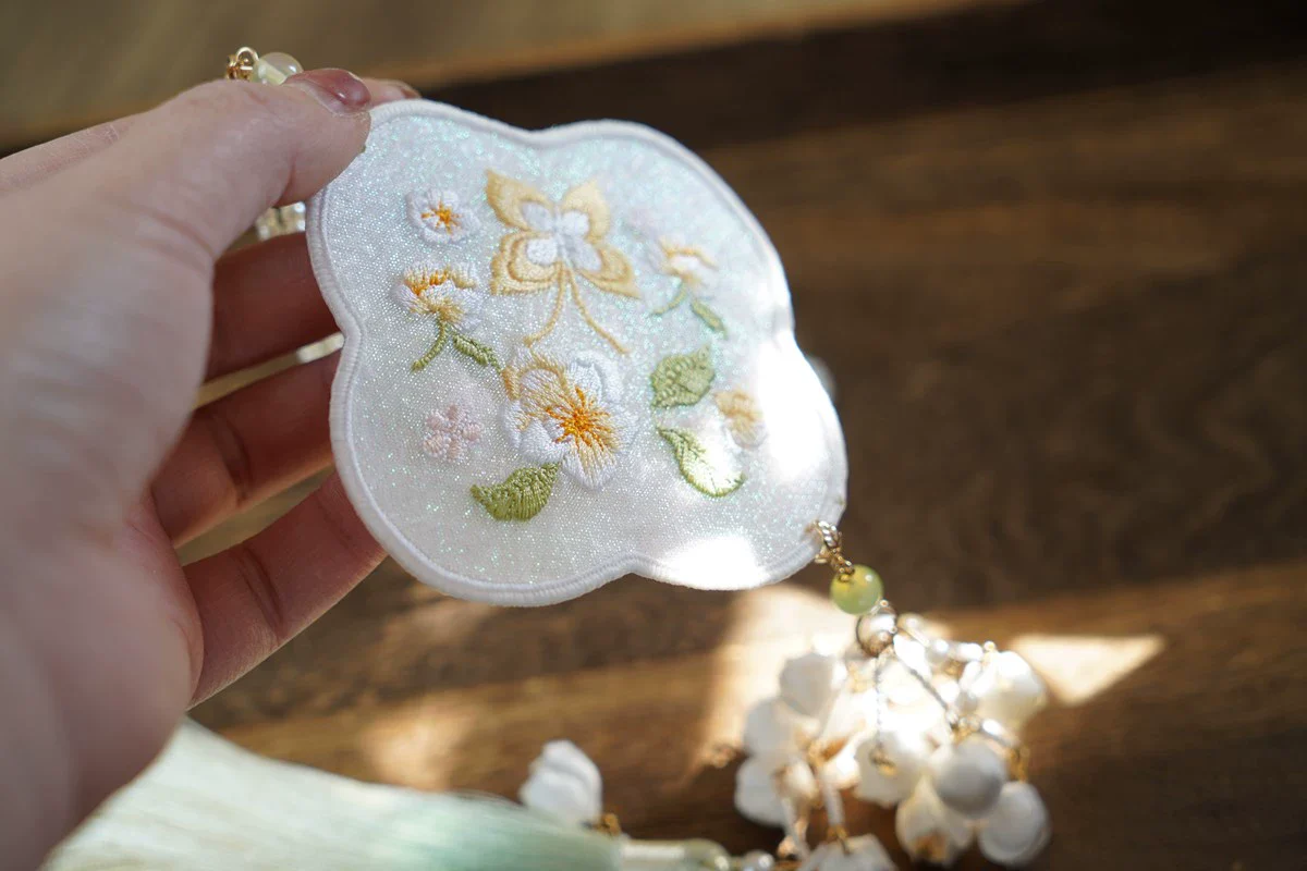 Jiangnan Lü 江南绿 Lily of the Valley Jinbu Skirt Waist Charm - Image 5