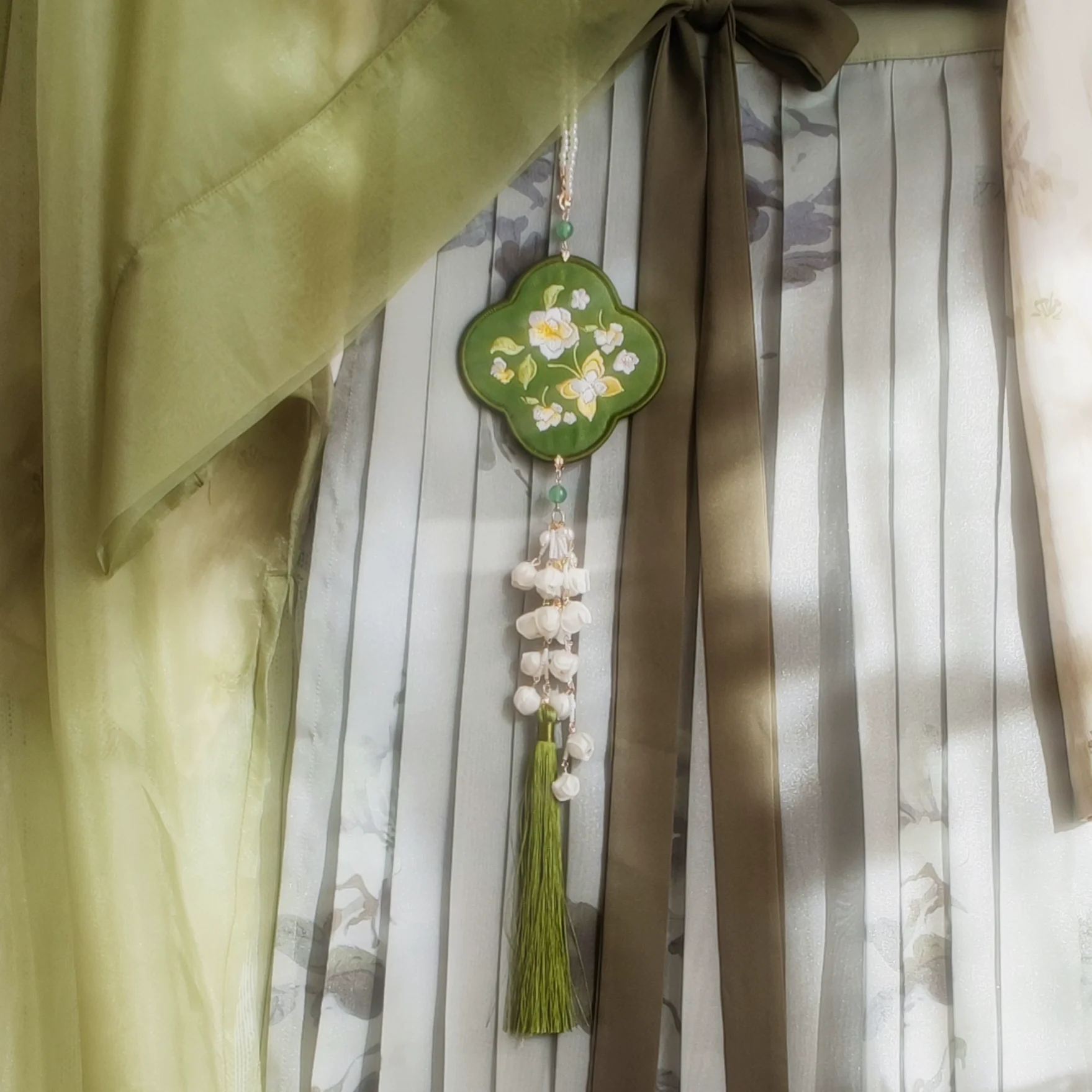 Jiangnan Lü 江南绿 Lily of the Valley Jinbu Skirt Waist Charm - Image 7