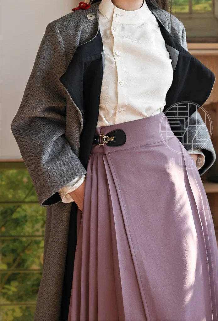 Jie 结 Knot Modernized Tang Yuanlingpao Coat & Midi Mamian Set - Image 9