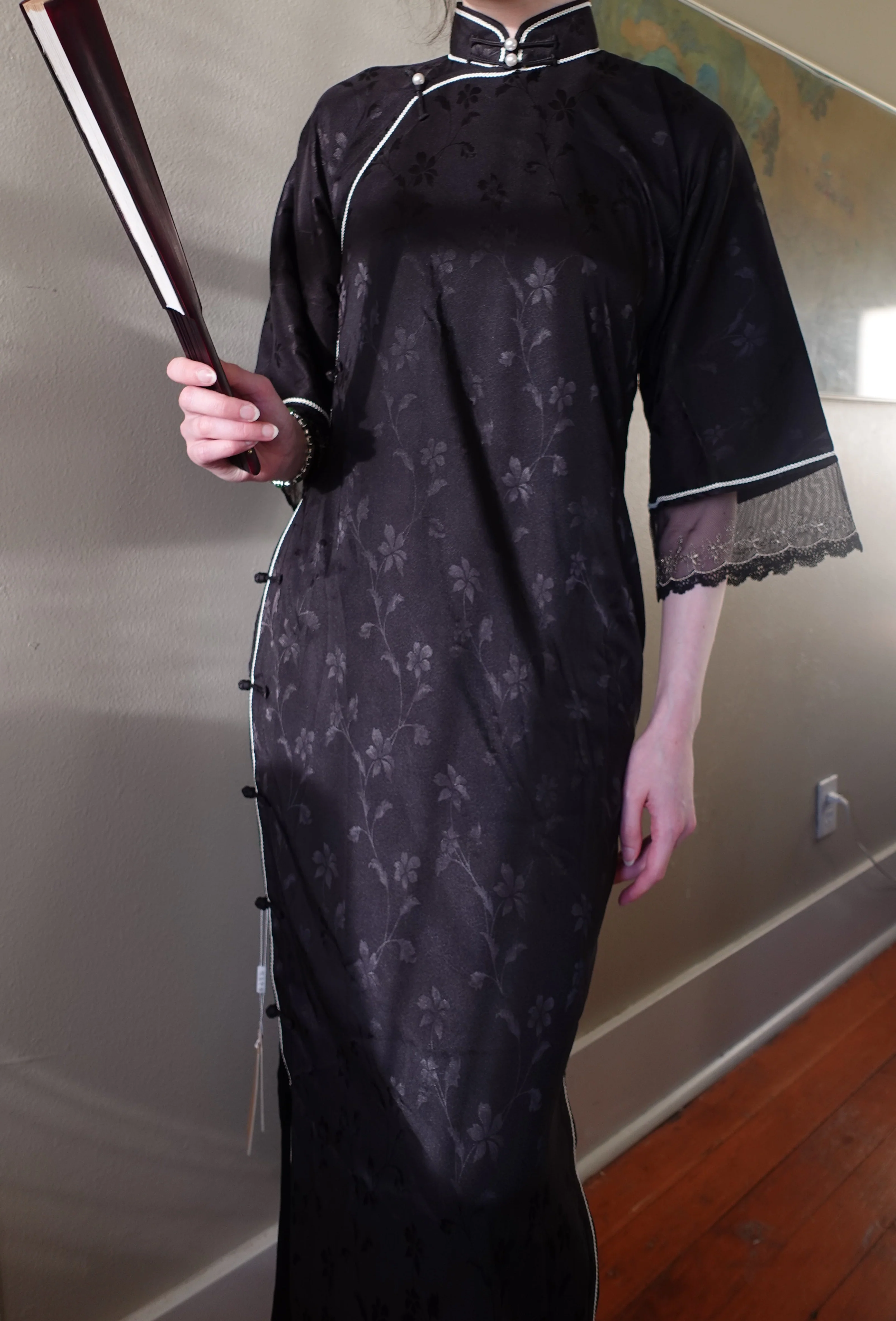 Jie Geng 桔梗 Wildflower 1920s Black Lace Satin Qipao - Image 6