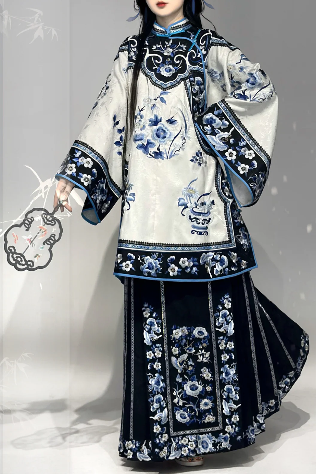 Jing Wen 静雯 Qing Dynasty Han Woman's Cloud Collar Embroidered Porcelain Top & Mamian Set - Image 10