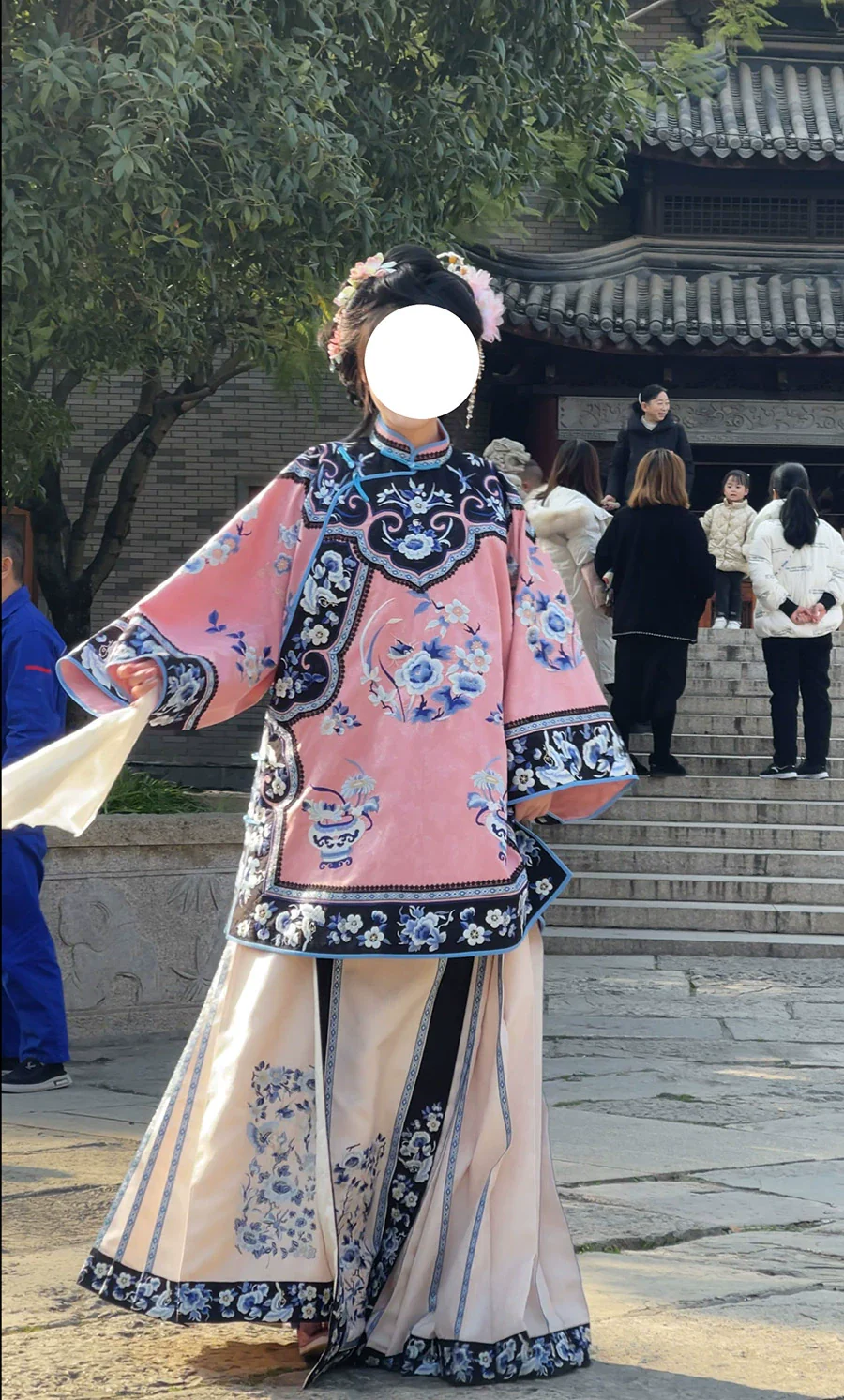 Jing Wen 静雯 Qing Dynasty Han Woman's Cloud Collar Embroidered Porcelain Top & Mamian Set - Image 14