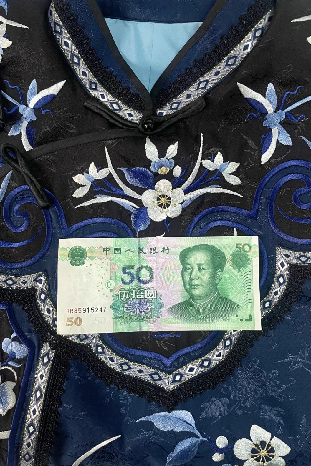 Jing Wen 静雯 Qing Dynasty Han Woman's Cloud Collar Embroidered Porcelain Top & Mamian Set - Image 23