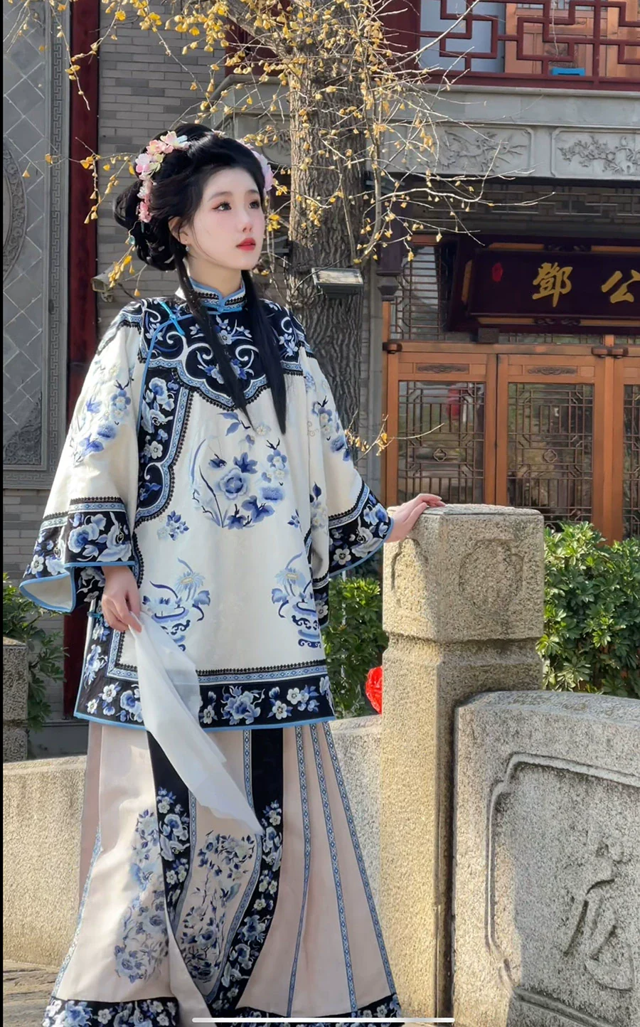Jing Wen 静雯 Qing Dynasty Han Woman's Cloud Collar Embroidered Porcelain Top & Mamian Set - Image 26