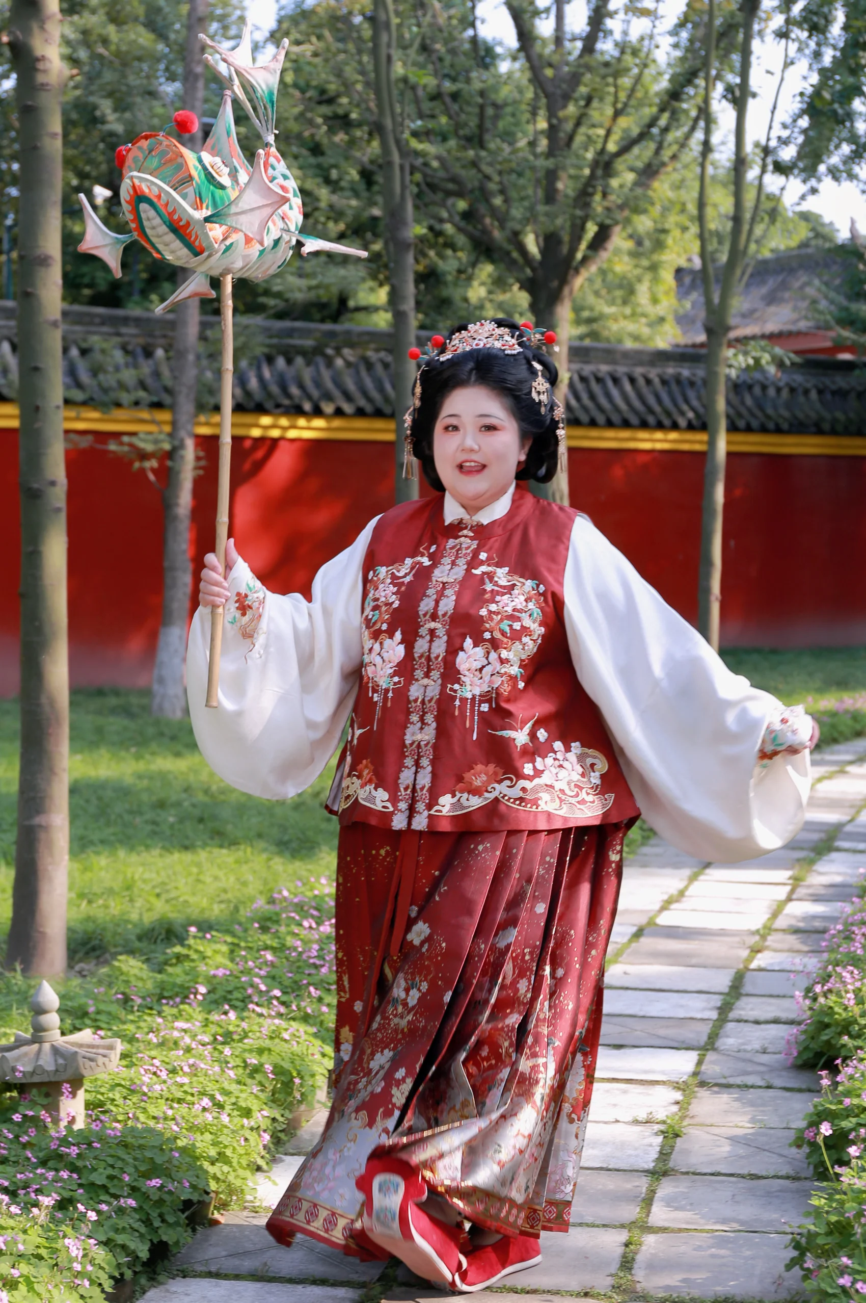 Jing Xia 锦霞 Brocade Sunset Plus Size Ming Dynasty Bijia Vest & Mamian Skirt Set - Image 3