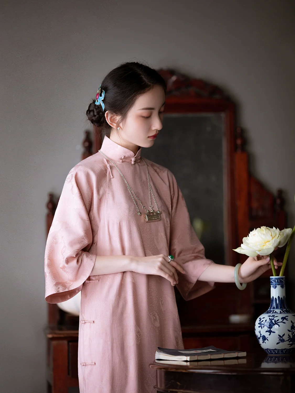 Jinghua Yao 镜花瑶 Mirrored Flower 1920s Calla Lily Jacquard Bell Sleeve Qipao - Image 3