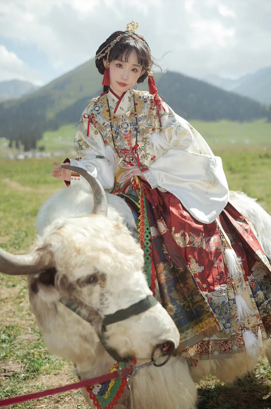 Jiuyao Jinzhi 九曜金枝 Golden Branch Ming Dynasty Jiaoling Aoqun Cloud Collar Set - Image 3