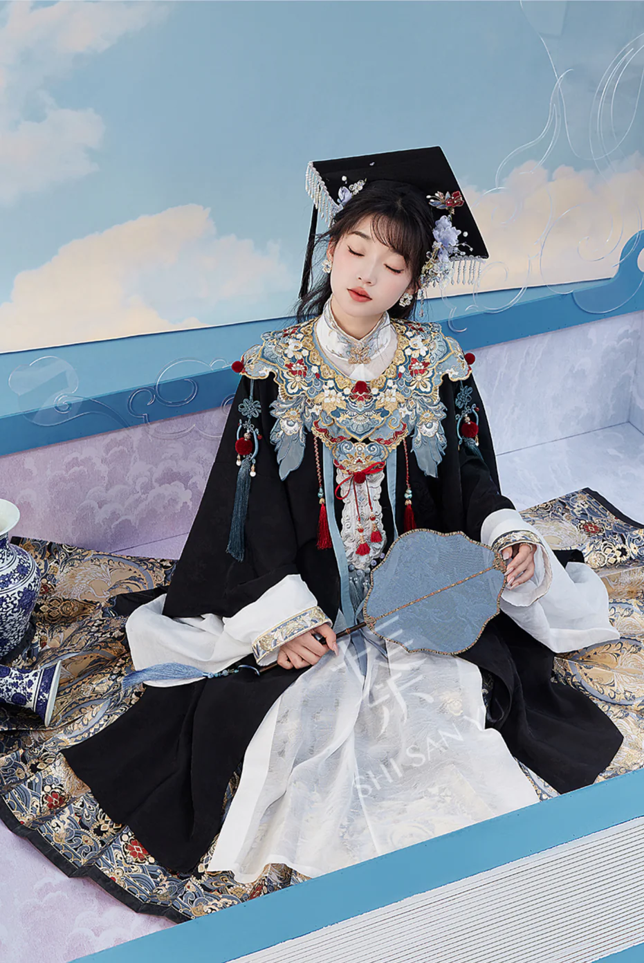 Junxin Lingyun 君心凌云 Reaching Clouds Modernized Ming Dynasty Cloud Collar Set - Image 4