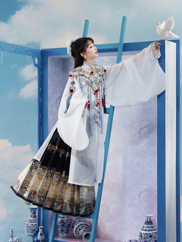 Junxin Lingyun 君心凌云 Reaching Clouds Modernized Ming Dynasty Cloud Collar Set - Image 6