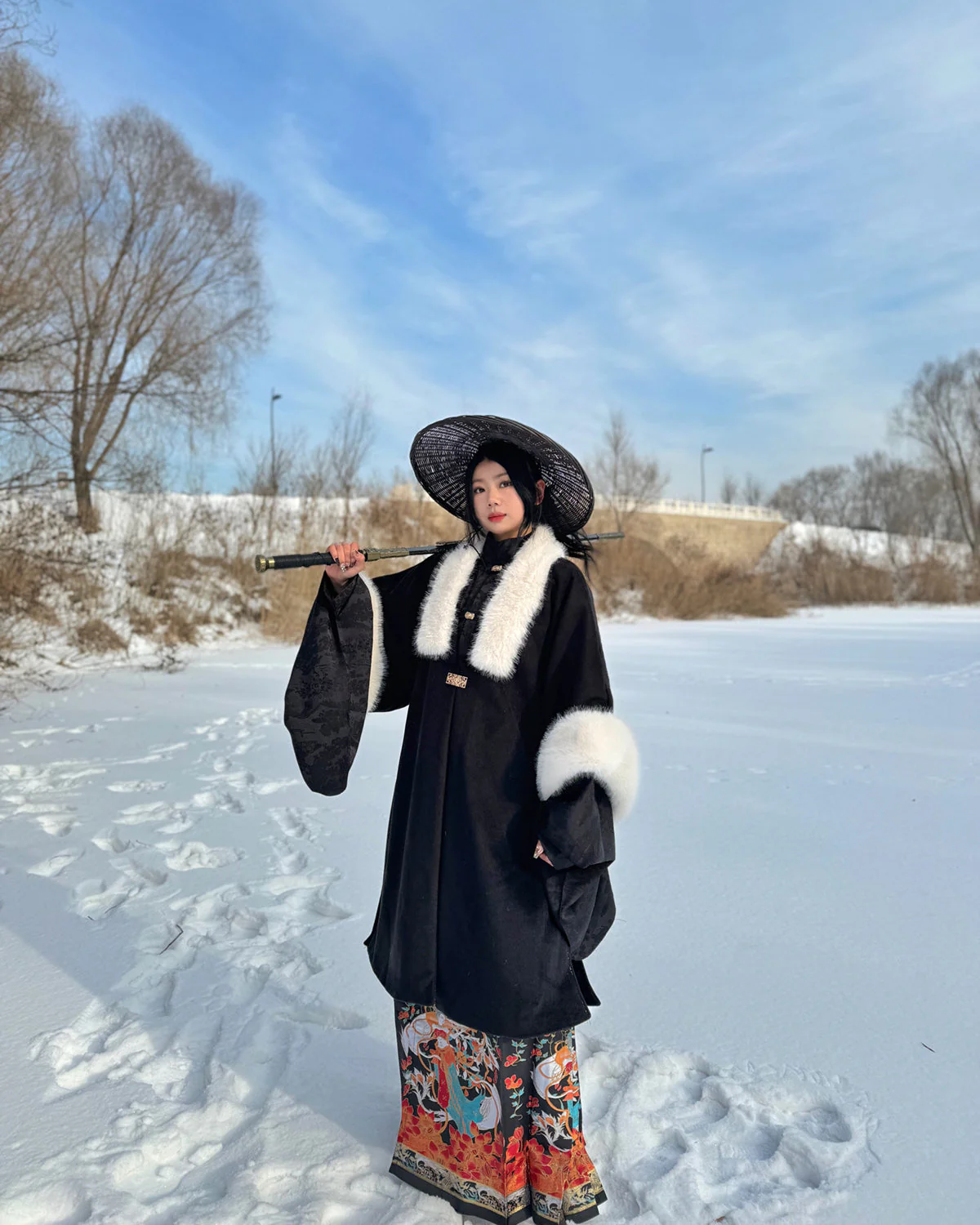 Li Luo 梨落 Pear Blossom Ming Dynasty Plus Size Pifeng Faux Fur Coat & Changshan Long Top Set - Image 6