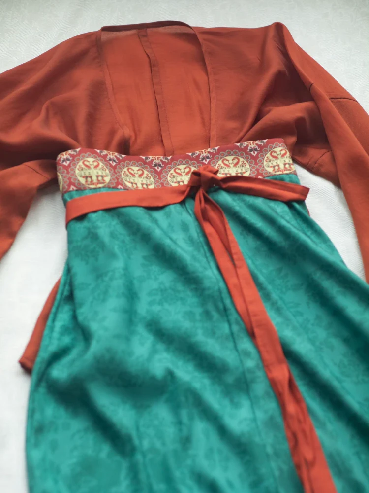 Ling Gé 菱格 Rhombus Early Tang Dynasty Banbi Ruqun Set - Image 2