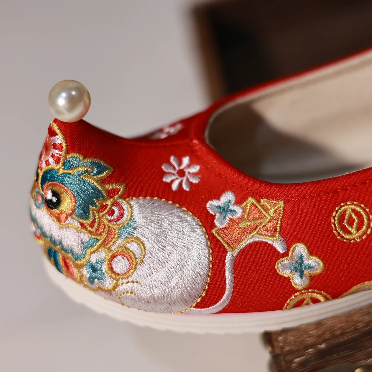 Lion Lion 狮狮 Song Ming Embroidered Pointed Tip Gong Xie Shoes - Image 6