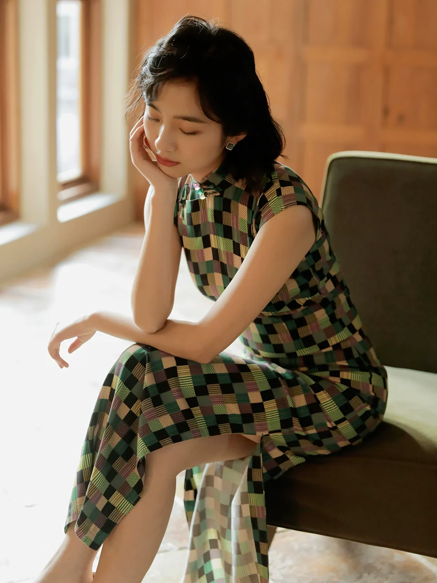 Liuli 琉璃 Retro Late 1930s Cap Sleeve Summer Qipao - Image 3
