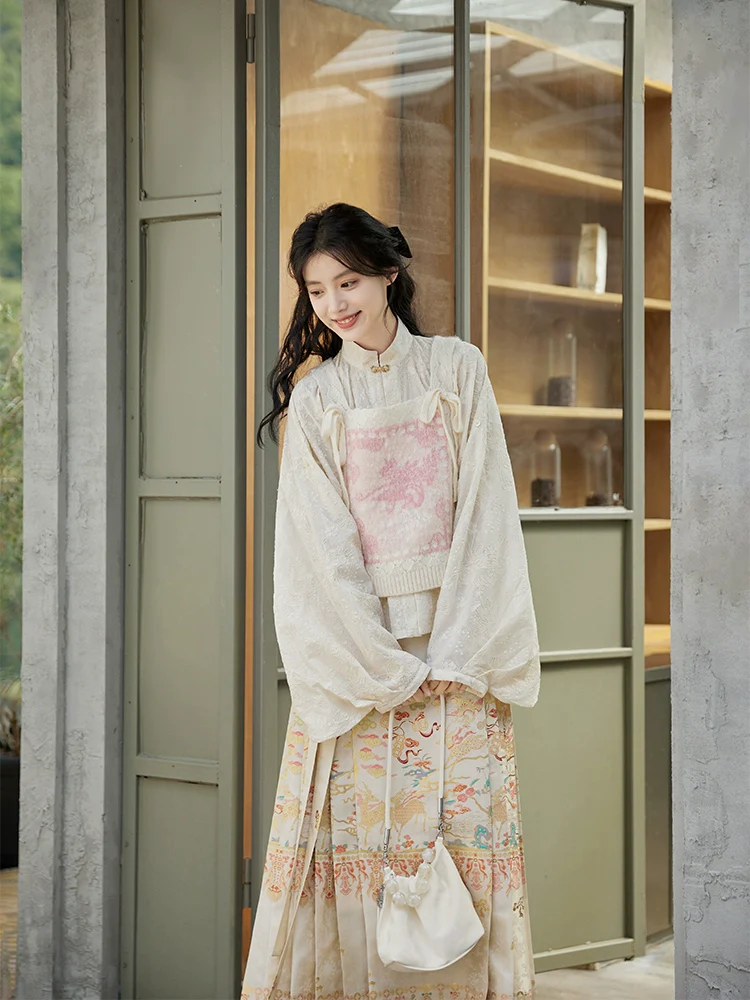 Lu Lu 陆陆 Deer Deer Modernized Ming Dynasty Knit Zhuyao & Mamian Skirt Set - Image 3