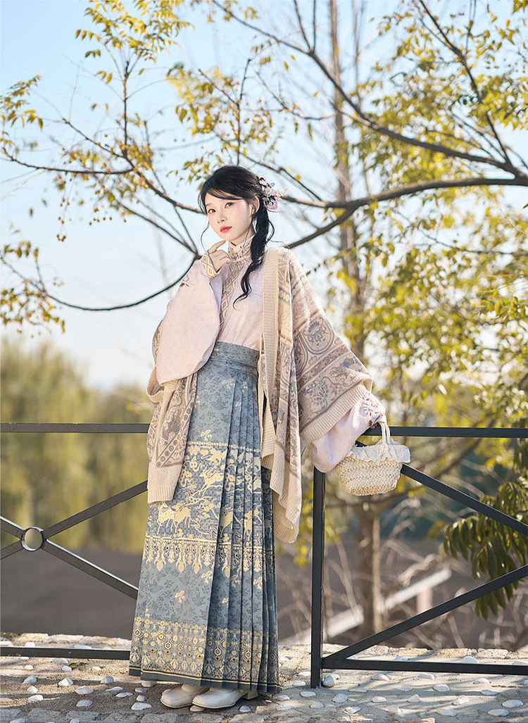 Lu Lu 陆陆 Deer Deer Modernized Ming Dynasty Knit Zhuyao & Mamian Skirt Set - Image 4
