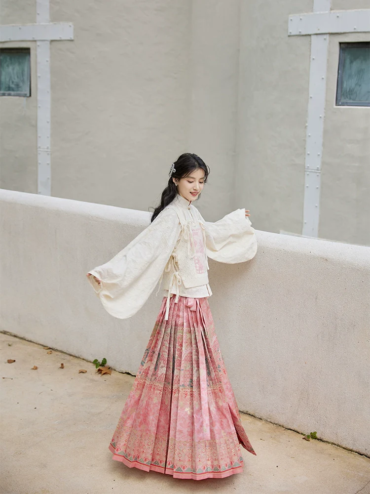 Lu Lu 陆陆 Deer Deer Modernized Ming Dynasty Knit Zhuyao & Mamian Skirt Set - Image 7
