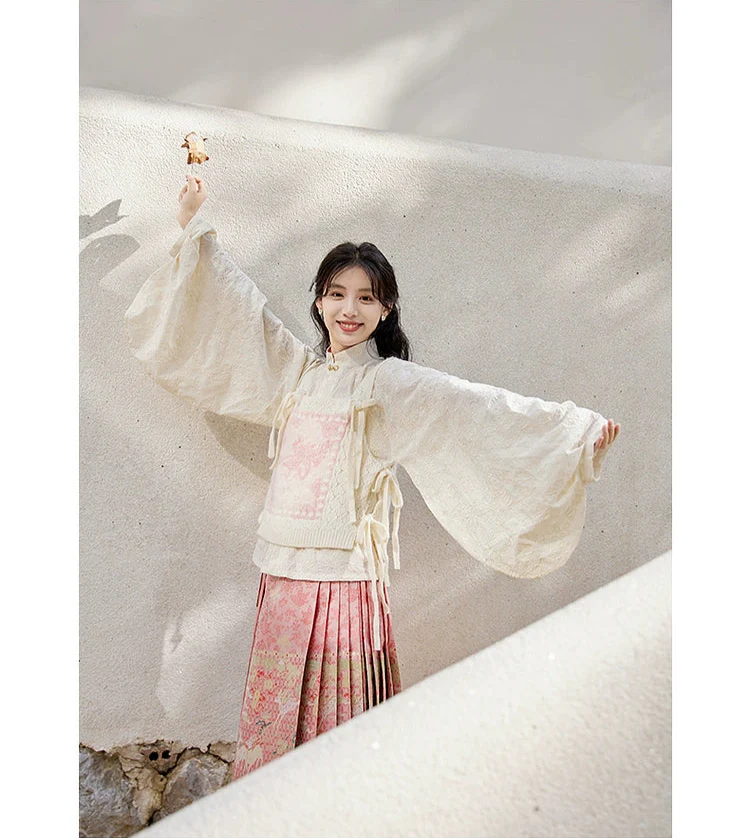 Lu Lu 陆陆 Deer Deer Modernized Ming Dynasty Knit Zhuyao & Mamian Skirt Set - Image 9