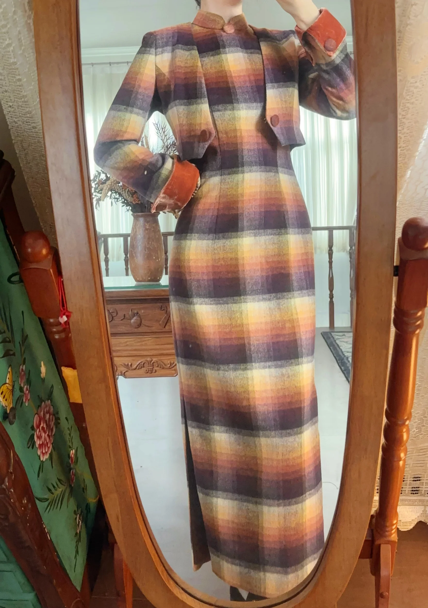 Lunyi Caocha 薰衣草茶 Lavender Tea 1940s Inspired Plaid Cashmere Wool Qipao & Cropped Blazer Set - Image 3
