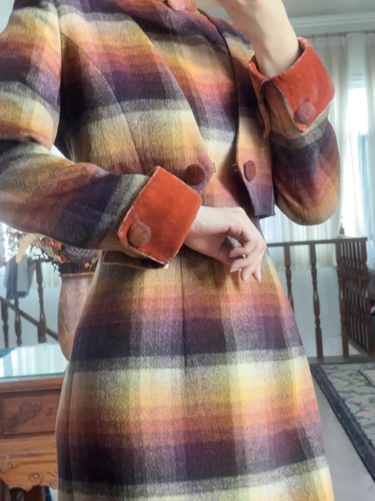 Lunyi Caocha 薰衣草茶 Lavender Tea 1940s Inspired Plaid Cashmere Wool Qipao & Cropped Blazer Set - Image 4
