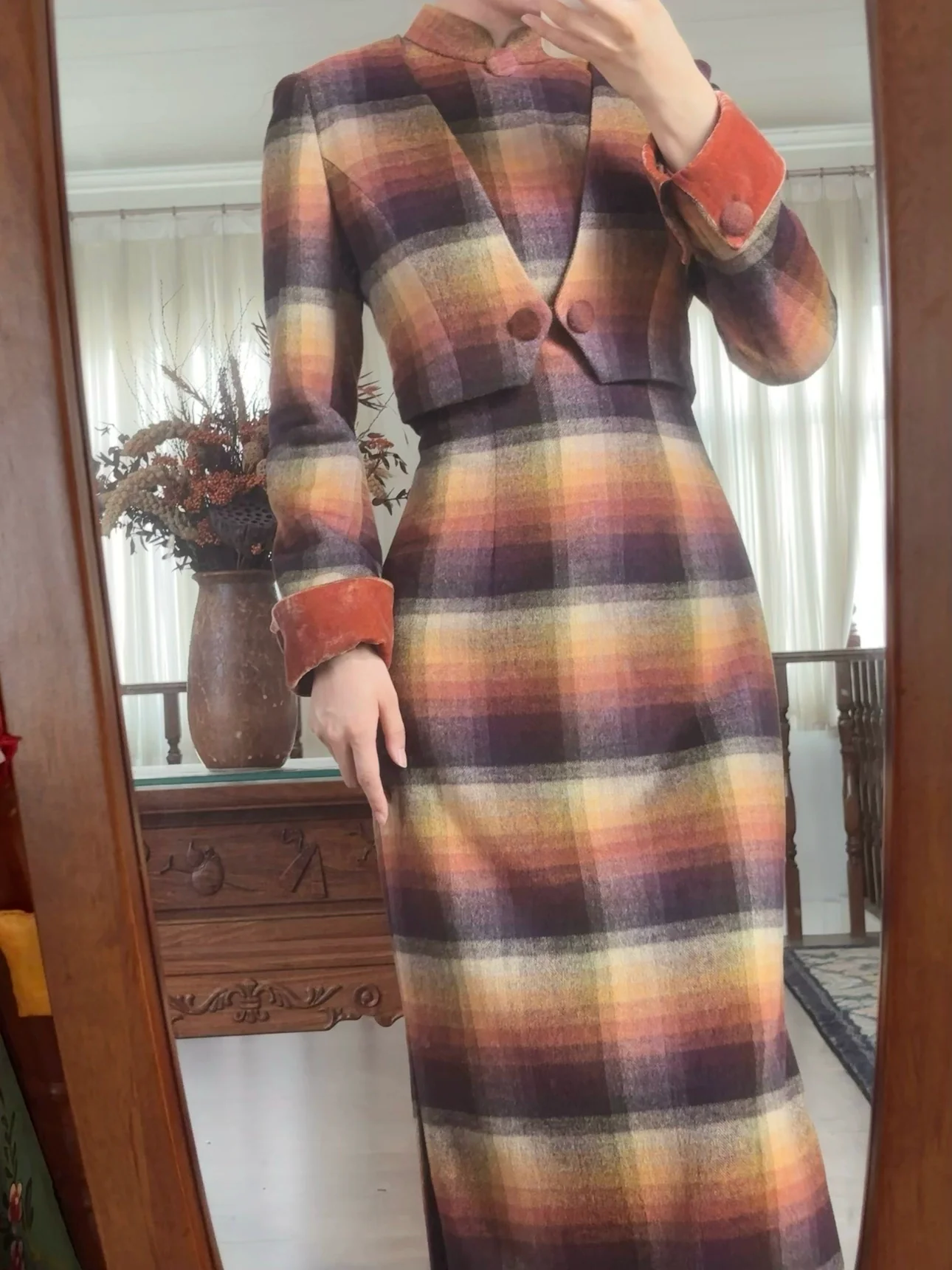 Lunyi Caocha 薰衣草茶 Lavender Tea 1940s Inspired Plaid Cashmere Wool Qipao & Cropped Blazer Set - Image 5