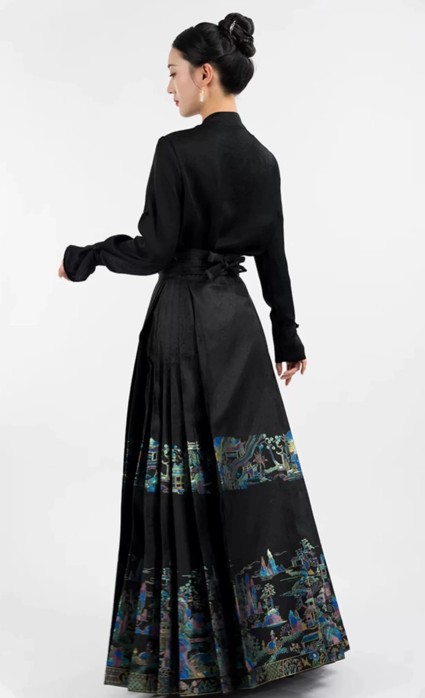 Luo Gé 楼阁 Mother of Pearl Pavilion Mamian Skirt - Image 4