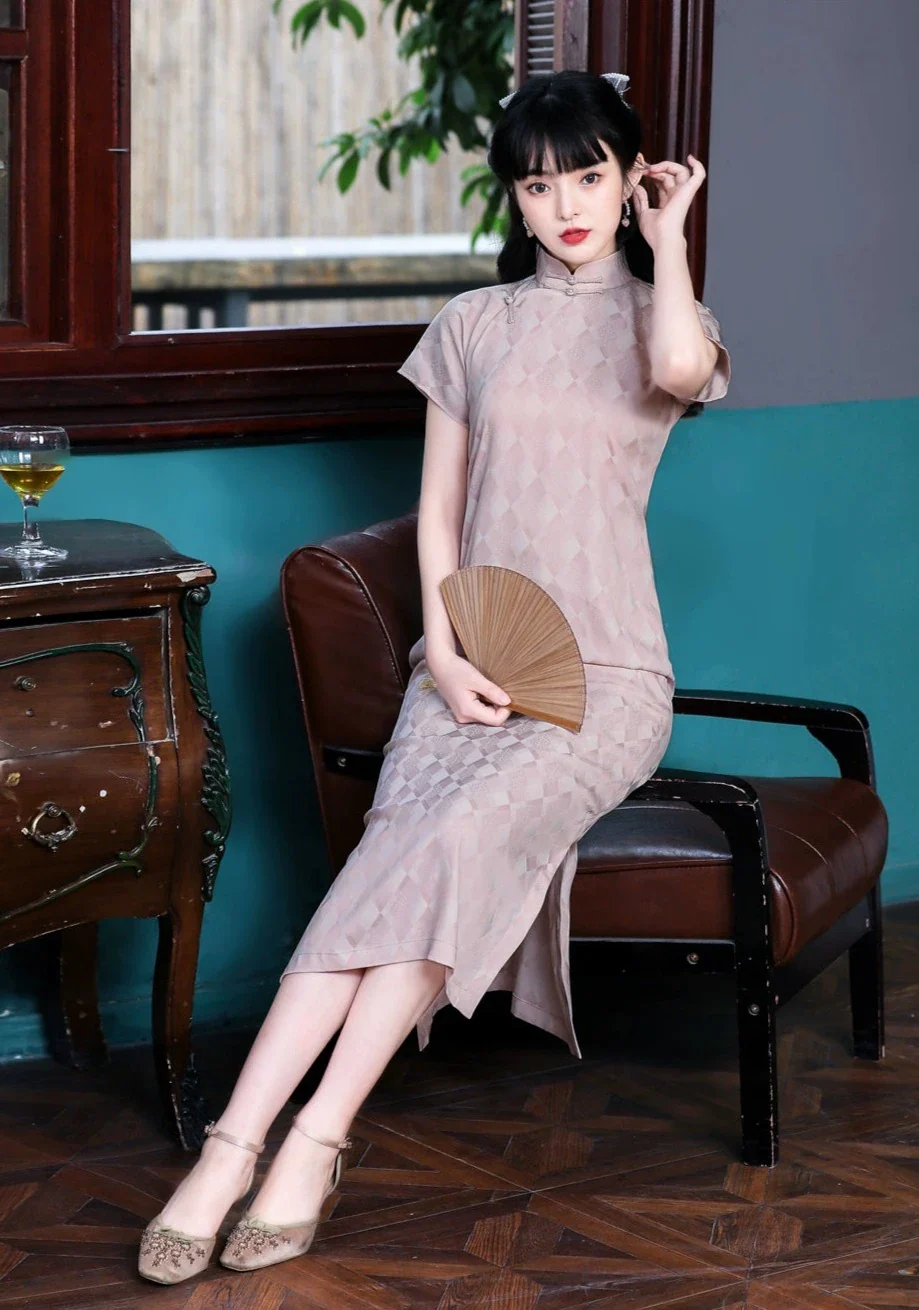 Manchan 曼婵 1930s Patterned Satin Pink Summer Qipao - Image 4