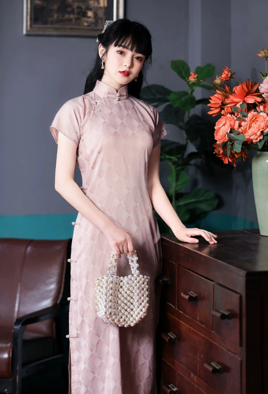 Manchan 曼婵 1930s Patterned Satin Pink Summer Qipao - Image 5