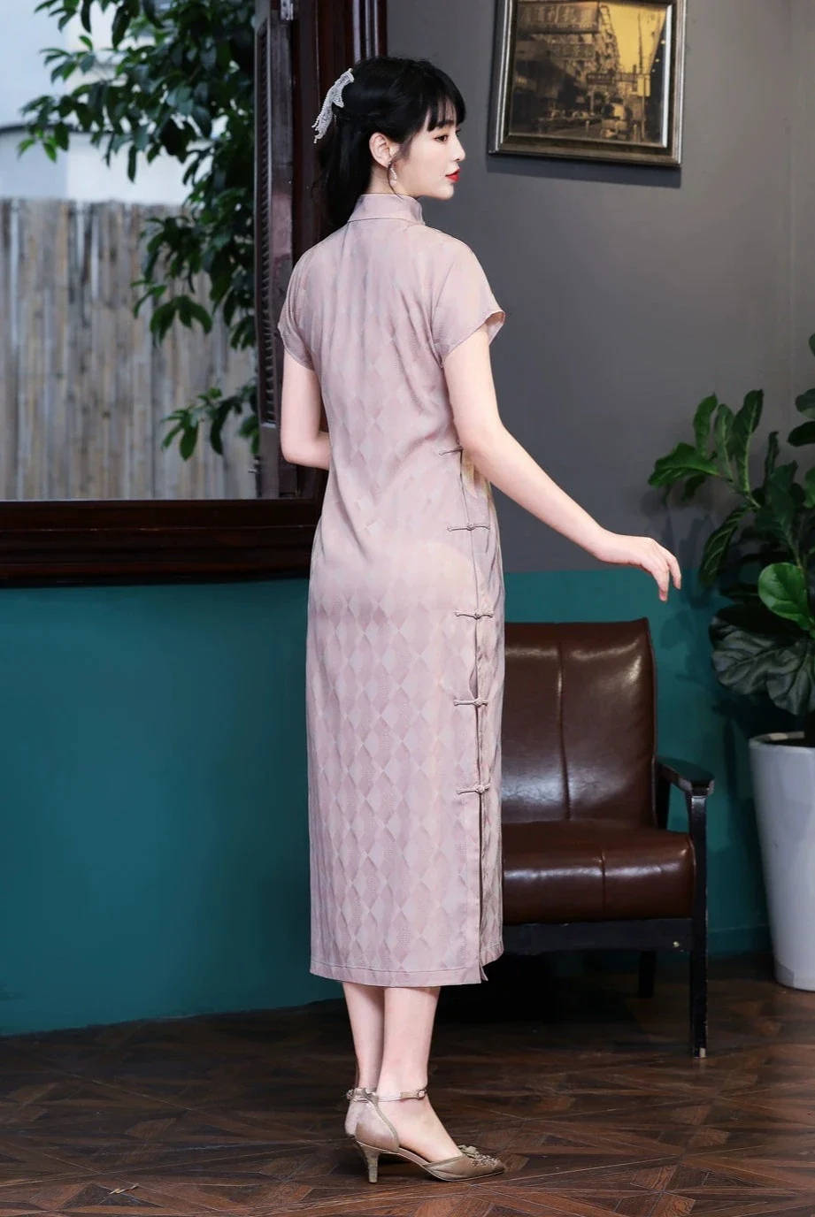 Manchan 曼婵 1930s Patterned Satin Pink Summer Qipao - Image 6
