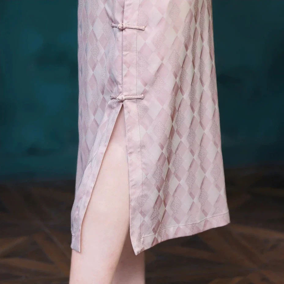 Manchan 曼婵 1930s Patterned Satin Pink Summer Qipao - Image 7