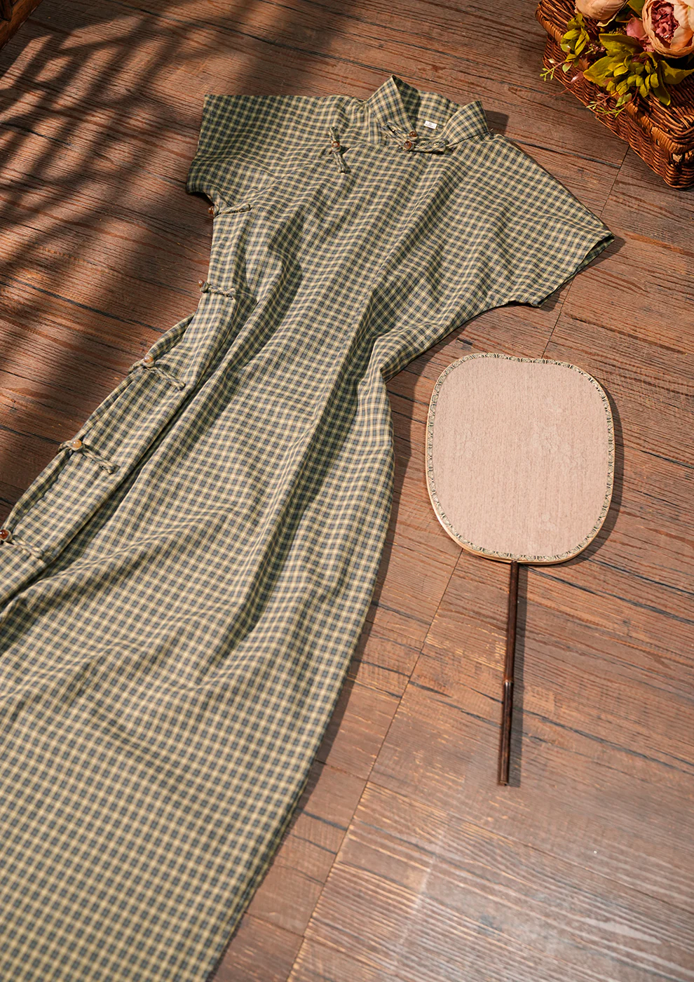 Maomao Chong 毛毛虫 Caterpillar Republic of China Plaid Jacquard Short Sleeve Qipao - Image 6