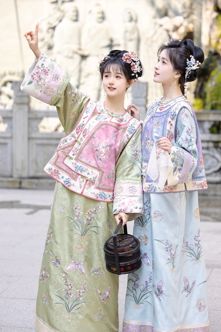Meng Meng 萌萌 Qing Dynasty Embroidered Changyi Dress - Image 3